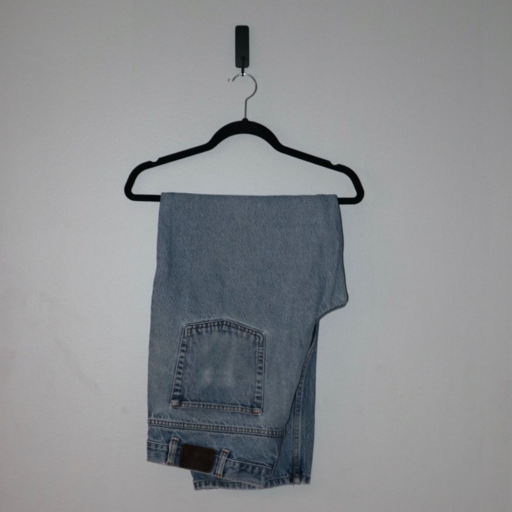 Calvin Klein Contemporary Light Wash Easy Fit Jeans. Men's Size 40